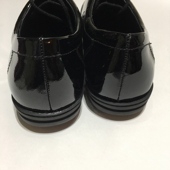 Easy Spirit Black Patent Leather Sneakers NWOT 7.5 - Picture 2 of 6